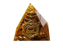 Orgonit čakrová pyramida- 3x3cm.