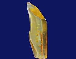 Jantar kopál Madagaskar 25-cca 2,66 g-4,8x1,7x0,6 cm