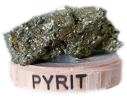 Pyrit na stojánku-2-cca 32 g-3,5x2x3 cm