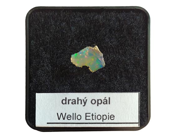 Wello Drahý opál-9-cca 0,08 g-9x6x3 mm